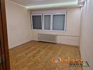  ODLIČAN, NOV TROSOBAN STAN U CENTRU