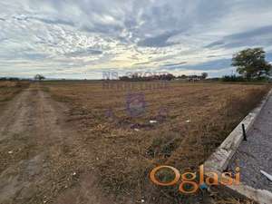 Ravan, građevinski plac u Kisaču!