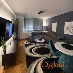 Izdaje se prelep dvosoban stan u samom centru grada, površine 48 m².