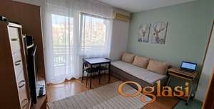 Garsonjera sa terasom i parkingom (Grbavica)