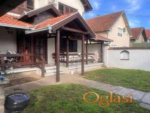 KOMFORNA I VEOMA FUNKCIONALNA KUCA NADOMAK NOVOG SADA!