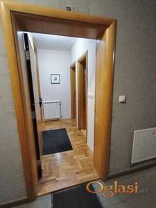 Izdajem jedoiposoban Namešten stan na Detelinari  VLASNIK