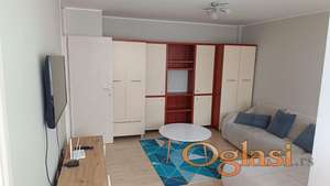 Renoviran i namešten dvosoban stan u Balzakovoj ulici