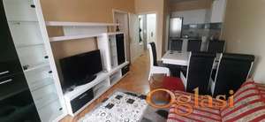 Odlican stan sa parkingom