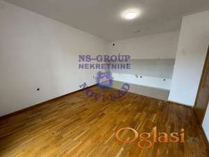 Nov, useljiv trosoban stan!