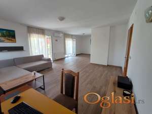 Komforan trosoban stan u Veterniku