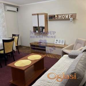 Odličan, namešten trosoban stan na izuzetnoj lokaciji.