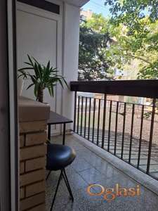 Dvosoban 44m namesten N.Naselje Seljačkih buna IZDAJE SE