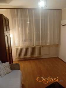 Dvorisni stan kod Univerexporta Alba na telepu