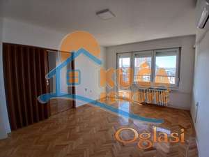 Izdaje se trosoban nenamešten stan kod Pravnog, 86m2