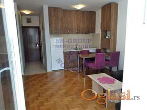 Izuzetno nameštena garsonjera!