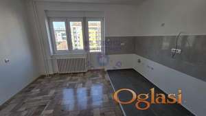 Renoviran dvoiposoban stan na Grbavici - 52m2 !