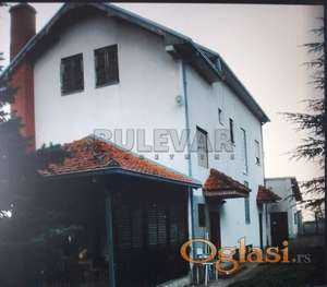 Dvospratna  kuća  kvalitetne  gradnje, 300 m2, 1027 m2 placa,