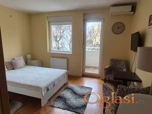 DIREKTNO OD VLASNIKA!  TOP LOKACIJA!