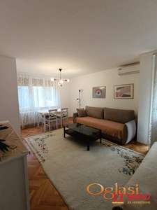 **DVOIPOSOBAN NAMEŠTEN STAN NA GRBAVICI**