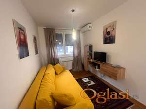 Jednoiposoban stan u centru grada!