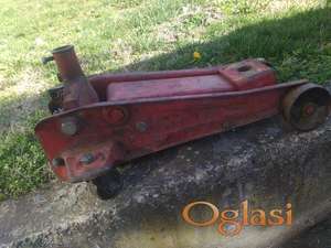 Prodajem dizalicu krokodil