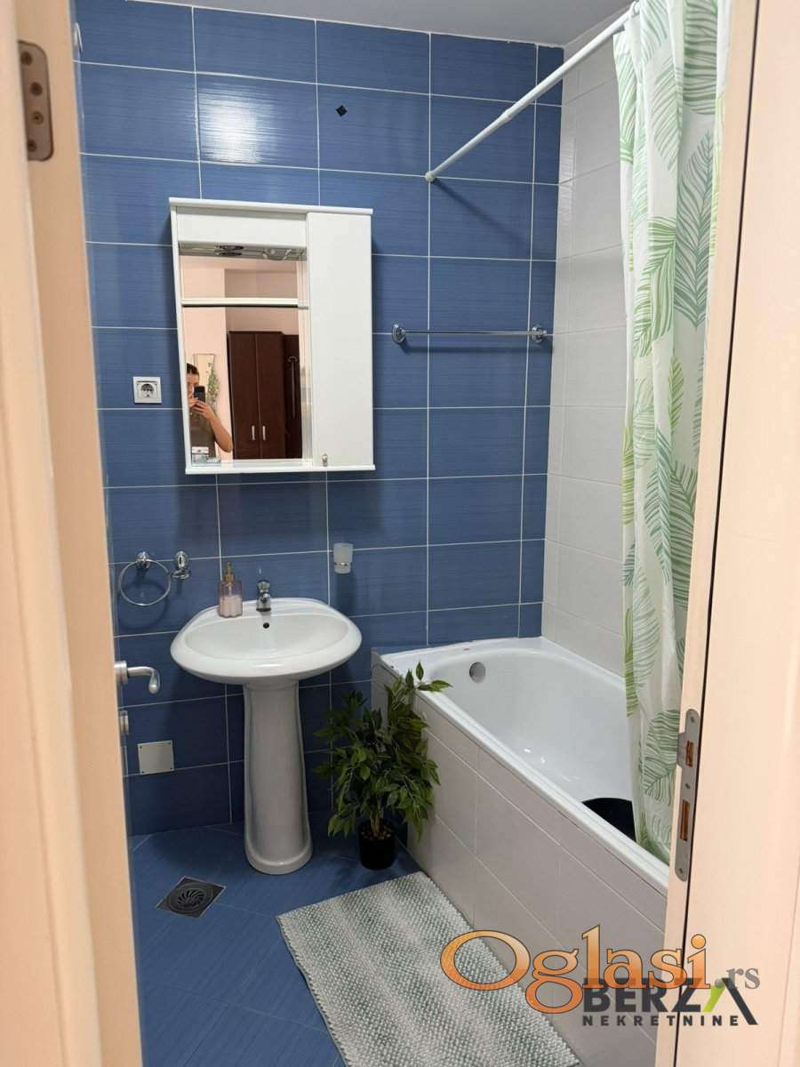 ОТЛИЧНО двухкомнатная квартира НА ГОРБЕ — фото