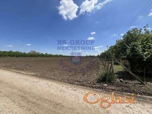 Na prodaju višenamenski plac na izlazu iz Rumenke od 3289m2.