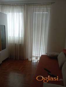 <div>ODLIČAN JEDNOIPOSOBAN STAN BLIZU MUP-A I DOMA ZDRAVLJA, SOCIJALNO