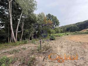 Na prodaju izuzetno atraktivan plac površine 1.467 m²