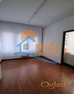 Izdaje se odličan poslovni prostor u centru Niša, kod Pravnog fakulteta, 94m2