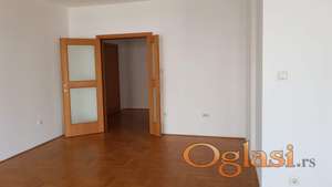 Novi Sad, Bulevar Evrope, trosoban, 87 m2, 1. sprat, nenamešten