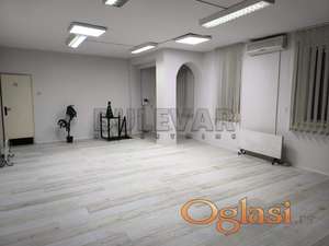 Izdaje se poslovni prostor u centru, 70m2