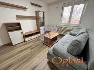 Izdaje se jednoiposoban stan na Satelitu, ulično orijentisan, po ceni od 320€ mesečno.