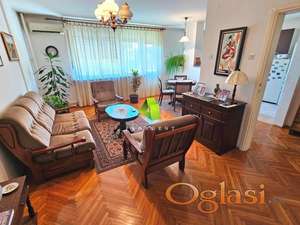 Trosoban stan sa lepim pogledom u centru grada ID#6740