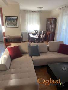 KOMFORAN ČETVOROSOBAN STAN NA GRBAVICI SA GARAŽOM, PET FRIENDLY