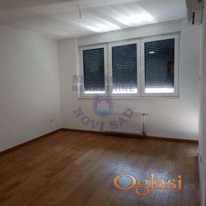 Izdaje se jednoiposoban stan površine 38 m² na Bulevaru, pogodan za stanovanje ili kao poslovni prostor.