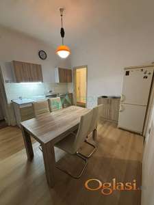 Dvosoban stan kod Riblje pijace 79m2 