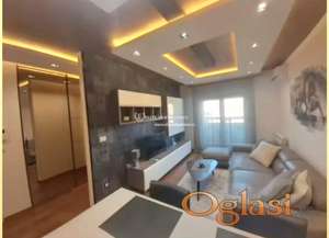 Izdavanje Beograd/Jednoiposoban lux stan,garaza,nov