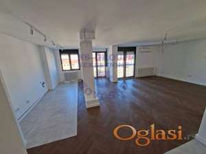 Kompletno renoviran, porodican