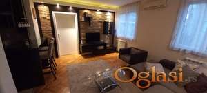 Izdaje se lepo namešten trosoban stan, 60 m2 - odlična lokacija