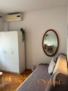 NAMEŠTENA GARSONJERA 20M2 SOCIJLANO, BLIZU BULEVARA, 220EU