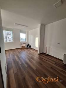 Nov četvorosoban stan u centru grada sa parkingom, 100m2