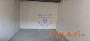 Zidana garaža u dvorištu zgrade na jednoj od traženijih lokacija u gradu.