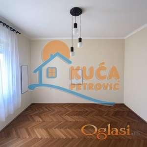 Izdaje se poslovni prostor u centru, 100m2