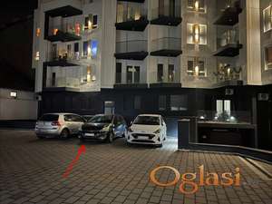 Parking mesto u dvorištu na Podbari