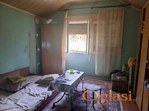 Manja kuća odlično pozicionirana