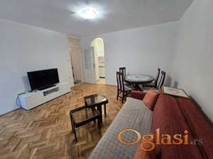 NOVI SAD, CENTAR, DVOSOBAN STAN KOMPLETNO RENOVIRAN, ODMAH USELJIV - 350 E