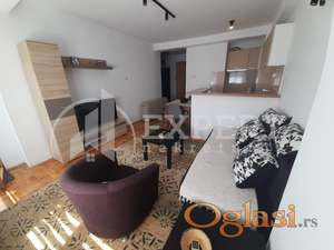 Izdaje se jednoiposoban stan u centru, kod New City hotela, 43m2