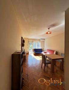  KOMFORNA GARSONJERA NA GRBAVICI