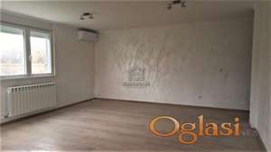 Stan sa parking mestom ID#7540