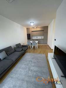  NOV, NAMEŠTEN TROSOBAN STAN SA PARKING MESTOM, CENTAR