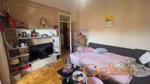 Useljiv jednosoban u starogradnji!