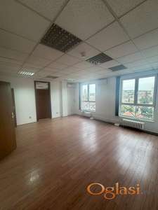 Prostran poslovni prostor u Takovskoj – 220 m² | 7 kancelarija | 10 €/m² ID#3024
