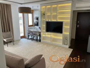 Izdavanje stanova A blok-Trosoban lux stan,garaza